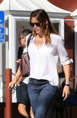 JENNIFER GARNER at Country Mart in Los Angeles 10/29/2015