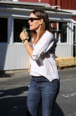 JENNIFER GARNER at Country Mart in Los Angeles 10/29/2015