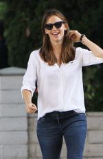 JENNIFER GARNER at Country Mart in Los Angeles 10/29/2015