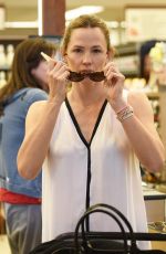 JENNIFER GARNER at Farmer