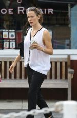 JENNIFER GARNER at Farmer