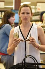 JENNIFER GARNER at Farmer
