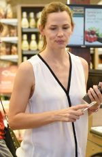 JENNIFER GARNER at Farmer