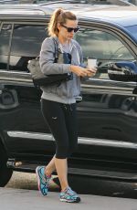 JENNIFER GARNER Leaves a Yoga Class in Brentwood 10/23/2015