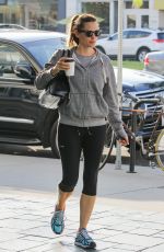 JENNIFER GARNER Leaves a Yoga Class in Brentwood 10/23/2015