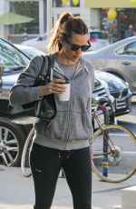 JENNIFER GARNER Leaves a Yoga Class in Brentwood 10/23/2015