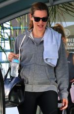 JENNIFER GARNER Leaves a Yoga Class in Brentwood 10/23/2015