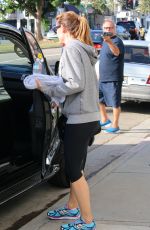 JENNIFER GARNER Leaves a Yoga Class in Brentwood 10/23/2015
