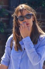 JENNIFER GARNER Out and About in Hollywood 10/06/2015