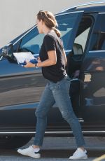 JENNIFER GARNER Out and About in Los Angeles 09/30/2015