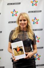 JEWEL KILCHER Performs at Mall of America in Bloomington 10/05/2015
