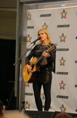 JEWEL KILCHER Performs at Mall of America in Bloomington 10/05/2015