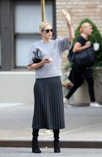 KELLY RUTHERFORD Hails a Cab in New York 10/14/2015