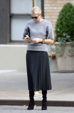 KELLY RUTHERFORD Hails a Cab in New York 10/14/2015