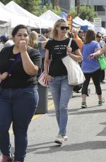 LESLIE BIBB Out Shopping at Farmers Market in Studio City 10/18/2015
