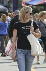 LESLIE BIBB Out Shopping at Farmers Market in Studio City 10/18/2015