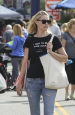 LESLIE BIBB Out Shopping at Farmers Market in Studio City 10/18/2015