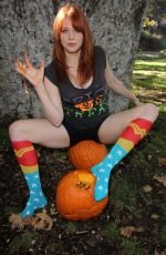 MAITLAND WARD Carving Her Halloween Jack-O-Lantern in Beverly Hills 10/26/2015