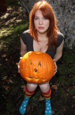MAITLAND WARD Carving Her Halloween Jack-O-Lantern in Beverly Hills 10/26/2015