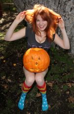 MAITLAND WARD Carving Her Halloween Jack-O-Lantern in Beverly Hills 10/26/2015