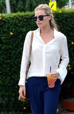 MARGOT ROBBIE Out for Lunch in West Hollywood 10/05/2015