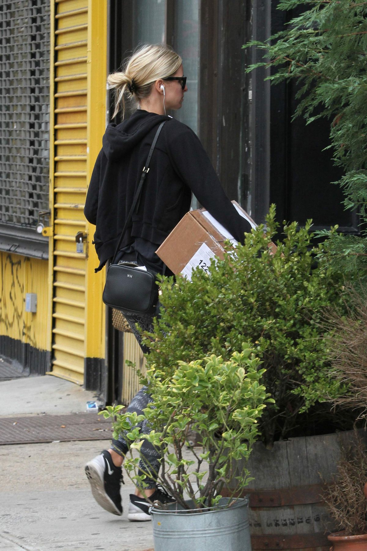 NICKY HILTON Returns to Her Home from the Gym 10/07/2015 – HawtCelebs