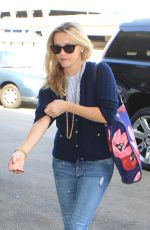 REESE WITHERSPOON Arrives at Los Angeles International Airport 10/12/2015