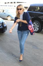 REESE WITHERSPOON Arrives at Los Angeles International Airport 10/12/2015