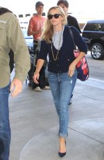 REESE WITHERSPOON Arrives at Los Angeles International Airport 10/12/2015