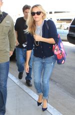 REESE WITHERSPOON Arrives at Los Angeles International Airport 10/12/2015
