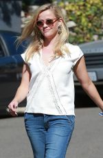 REESE WITHERSPOON Heading to a Friend House in Los Angeles 10/10/2015