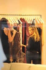 REESE WITHERSPOON Shopping at Zimmerman