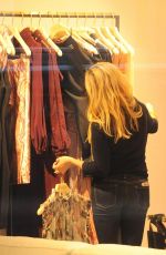 REESE WITHERSPOON Shopping at Zimmerman