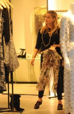 REESE WITHERSPOON Shopping at Zimmerman