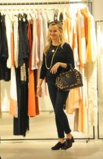 REESE WITHERSPOON Shopping at Zimmerman
