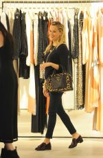 REESE WITHERSPOON Shopping at Zimmerman