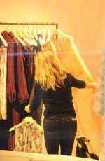 REESE WITHERSPOON Shopping at Zimmerman