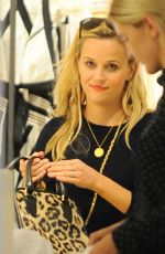 REESE WITHERSPOON Shopping at Zimmerman