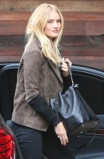 ROSIE HUNTINGTON-WHITELEY Arrives at Her Home in Los Angeles 10/16/2015