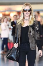 ROSIE HUNTINGTON-WHITELEY Arrives at JFK airport in New York 10/15/2015