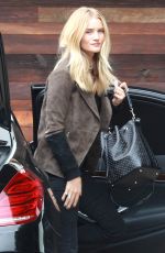 ROSIE HUNTINGTON-WHITELEY Arrives at LAX Airport in Los Angeles 10/16/2015