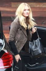ROSIE HUNTINGTON-WHITELEY Arrives at LAX Airport in Los Angeles 10/16/2015