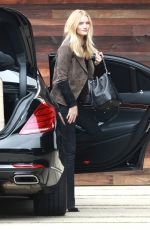 ROSIE HUNTINGTON-WHITELEY Arrives at LAX Airport in Los Angeles 10/16/2015