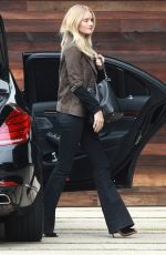 ROSIE HUNTINGTON-WHITELEY Arrives at LAX Airport in Los Angeles 10/16/2015