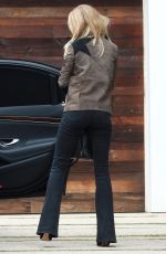ROSIE HUNTINGTON-WHITELEY Arrives at LAX Airport in Los Angeles 10/16/2015