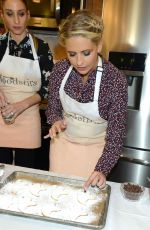 SARAH MICHELLE GELLAR at Foodstirs with the Moms & Frigidaire Launch in New York 10/07/2015