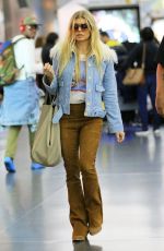STACY FERGIE FERGUSON Arrives at JFK Airport in New York 10/21/2015