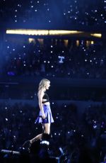 TAYLOR SWIFT and ELLIOE GOULDING Performs at The 1989 World Tour in Arlington 10/17/2015