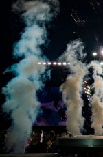 TAYLOR SWIFT and ELLIOE GOULDING Performs at The 1989 World Tour in Arlington 10/17/2015