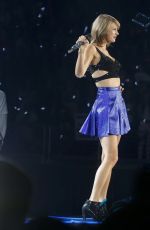 TAYLOR SWIFT Performs at The 1989 World Tour in Des Moines 10/08/2015
